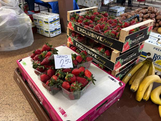 Bili smo na tržnici u Utrini: Evo kakve su cijene uoči Uskrsa!