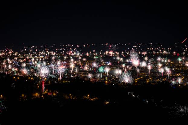 Vatromet u novogodišnjoj noći iznad Zagreba