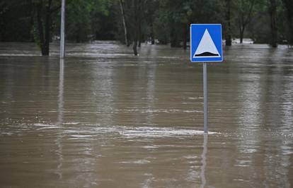 Načelnik Rugvice: Sava još raste, nadamo se da će razina vode uskoro početi padati