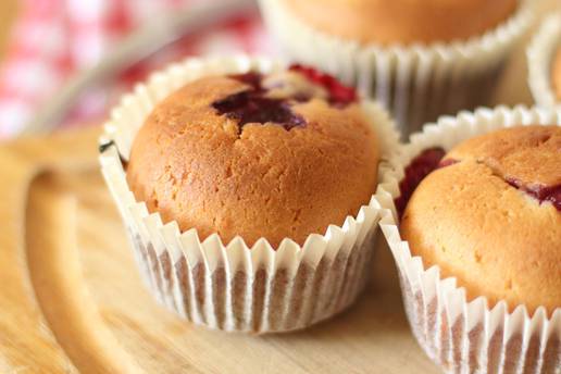 Muffini kakve niste jeli: Punjeni su kremom od sira i višnjama