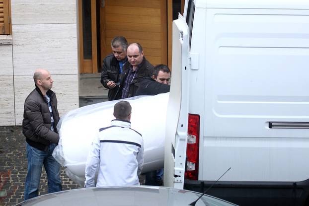 Zagreb: Policija po?ela odvoziti umjetnine iz ku?e Nadana Vidoševi?a