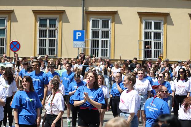 Osijek: Još jedna generacija je otplesala quadrillu u centru grada