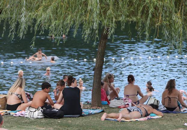 Karlovac: Osvježenje u rijeci Korani