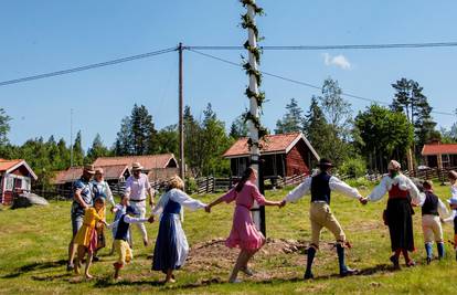 Midsummer u Švedskoj: Sve je u znaku cvijeća, rakije, prirode i ljubavi - slave ljetni solsticij