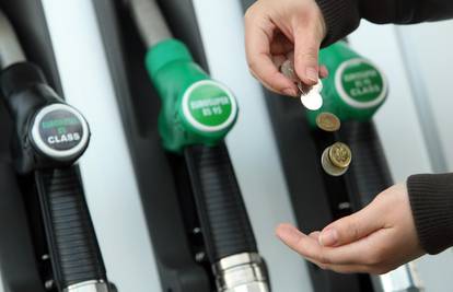 Lakše se toči: Cijene goriva od sljedećeg tjedna trebale bi biti snižene za 50 lipa po litri...
