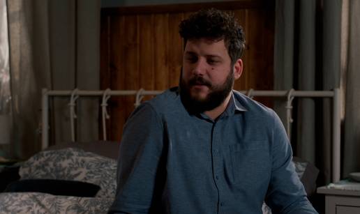 &Scaron;to vas ve&ccaron;eras o&ccaron;ekuje u seriji 'Kumovi'? Goran u Bracinoj sobi nailazi na misterioznu djevojku