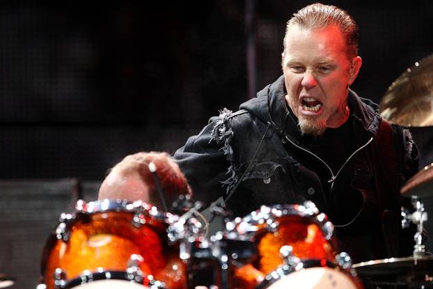 ARHIVA - 2010. Zagreb: Metallica na Hipodromu oduševila preko 30 tisu?a fanova, a kiša je lijevala kao iz kabla