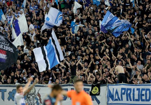 Osijek: Kohorta 'zapalila' tribine Gradskog vrta