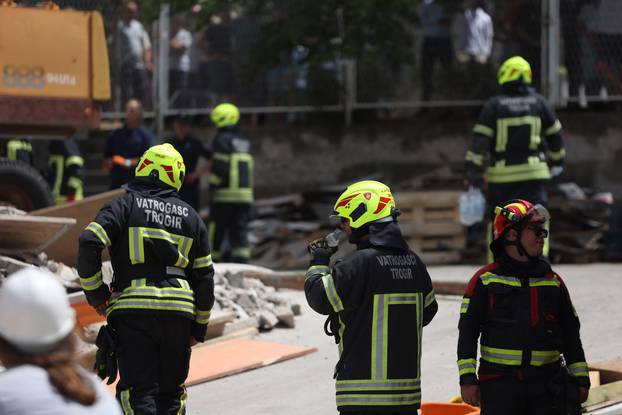 Pao strop u brodogradilištu u Trogiru, jedna osoba je zarobljena pod ruševinama