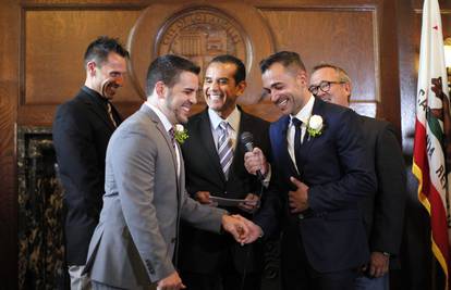 Kalifornija ukinula zabranu, a odmah krenula gay vjenčanja