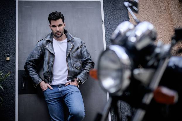 Zagreb: Maneken Dean Pelić