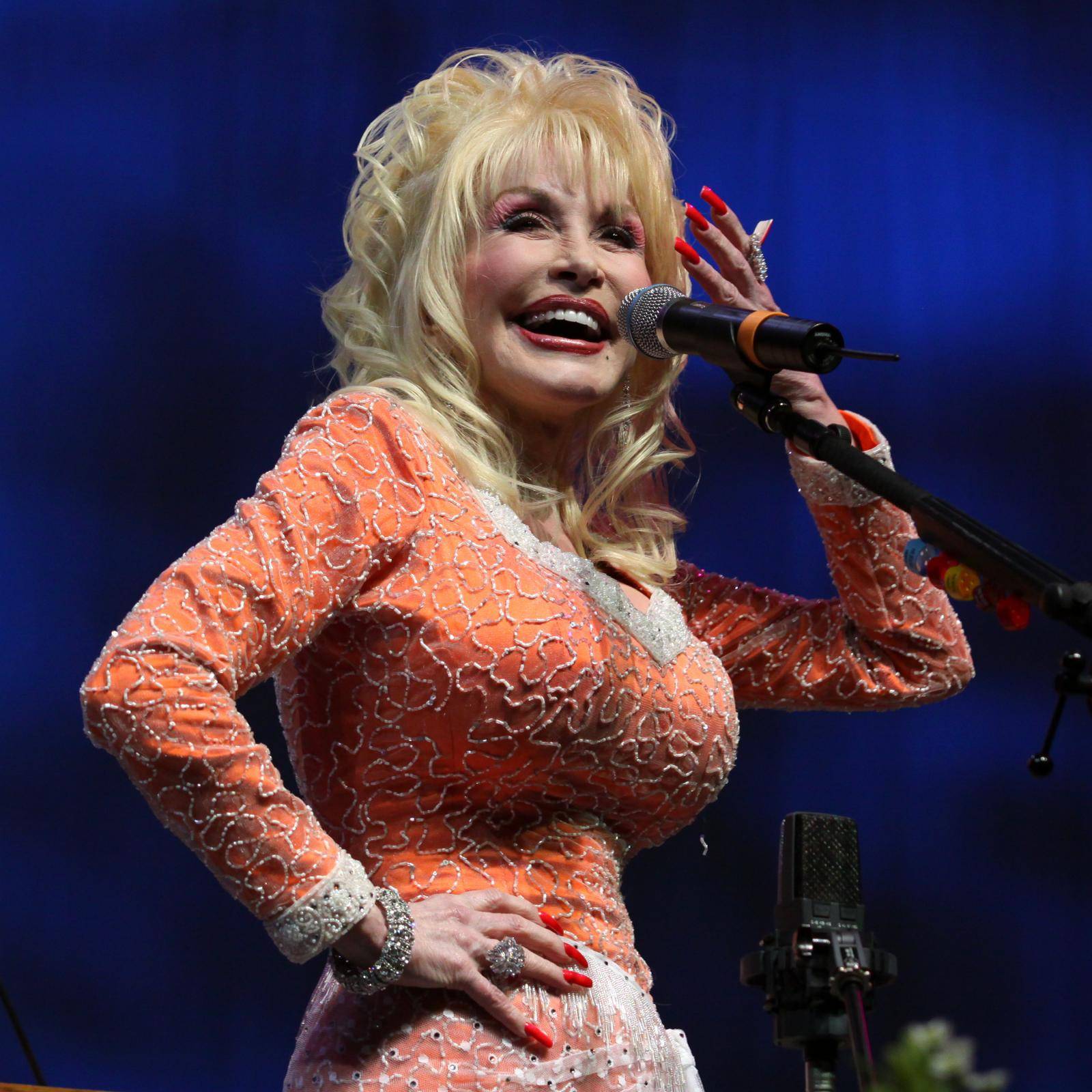 Dolly Parton Honorary Doctorate Degree - University of Tennessee