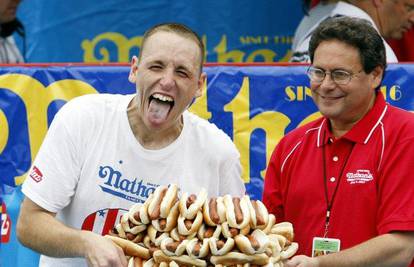 Joey Chestnut pojeo 66 hot dogova u 12 minuta