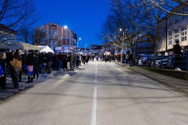 Obožavatelji pred koncert Thompsona u Širokom Brijegu