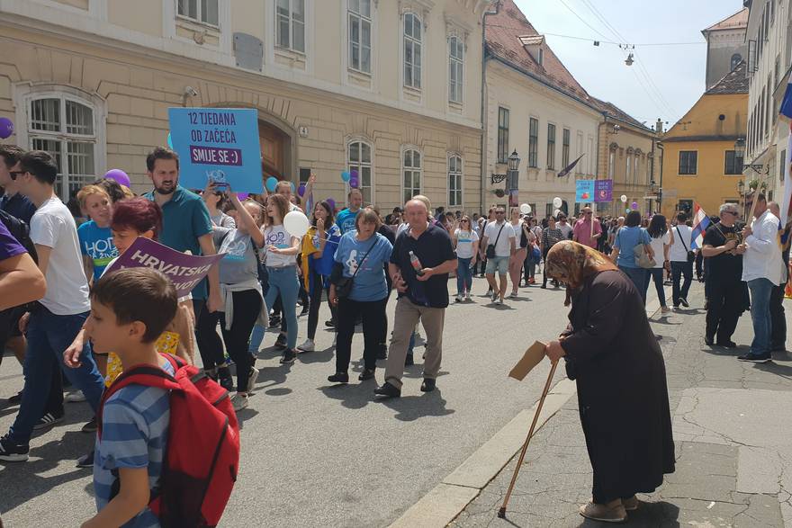 Hod za život: Baka prosi