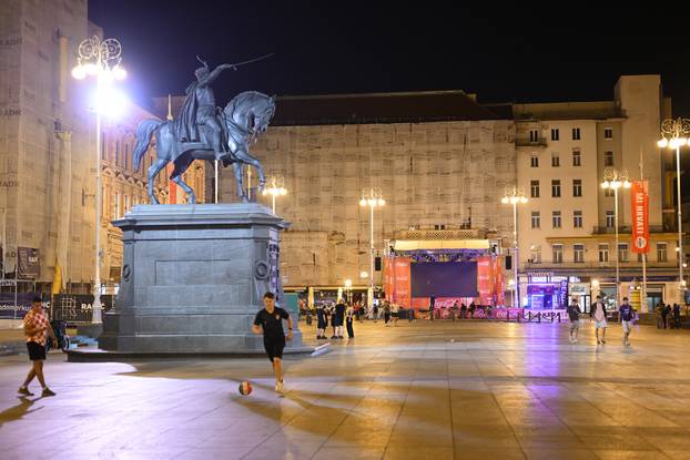 Zagreb: Čišćenje trga nakon gledanja utakmice 