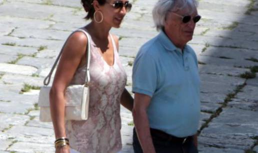 Bernie Ecclestone i supruga Fabiana Flosi prošetali Hvarom