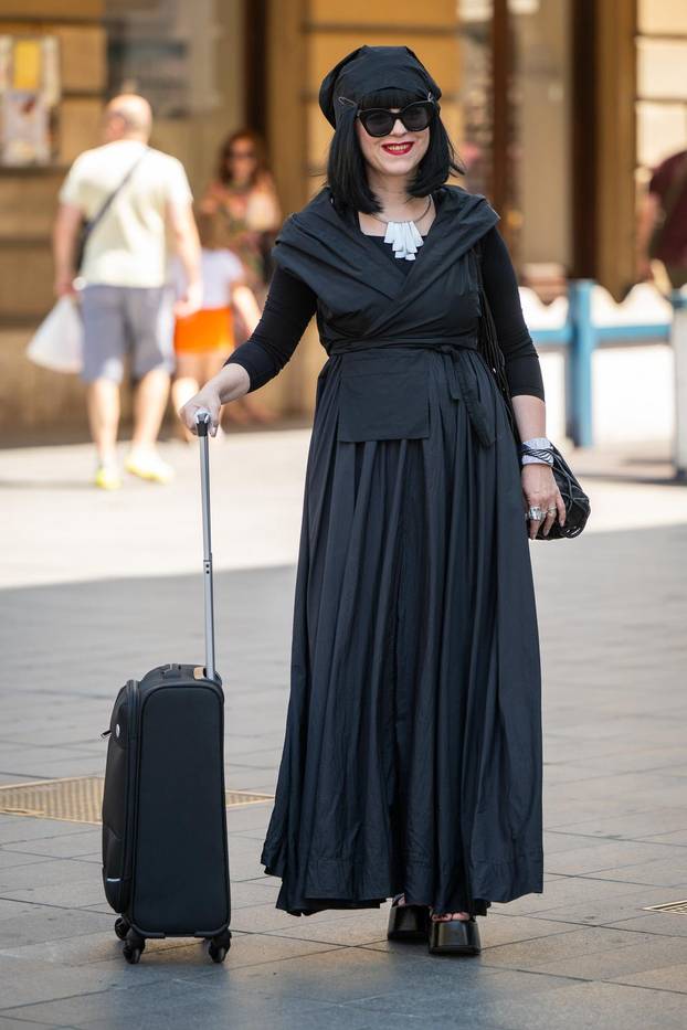 Zagreb: Mirela Holy i po vrućini vjerna crnoj modi