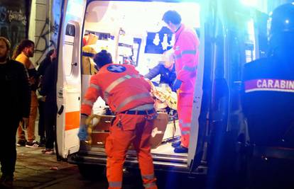 VIDEO Opsadno stanje u Milanu. Navijač PSG-a izboden u glavu i noge. U bolnici se bori za život!