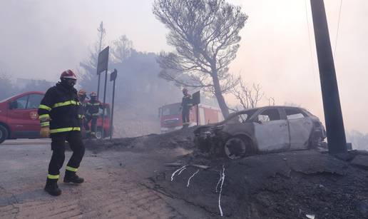Fotoreporter Pixsella u središtu požara kraj Makarske: 'Ovdje je apokalipsa, gore kuće, auti...'