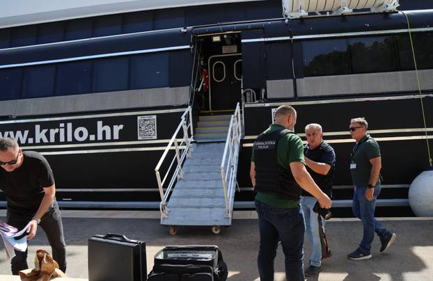 Policijski očevid u Milni nakon tragične pomorske nesreće u Splitskim vratima