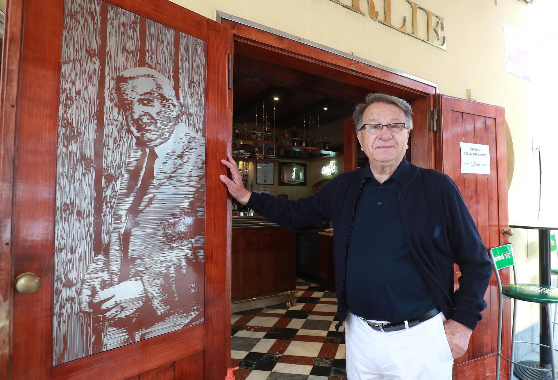 Zagreb: Miroslav Blažević popio piće u kafiću Charlie koji slavi 48. rođendan