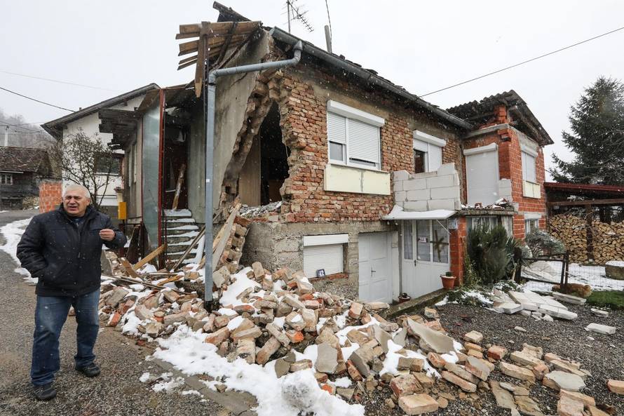 Epicentar: Svaka druga kuća za rušenje, kao da je meteor pao...