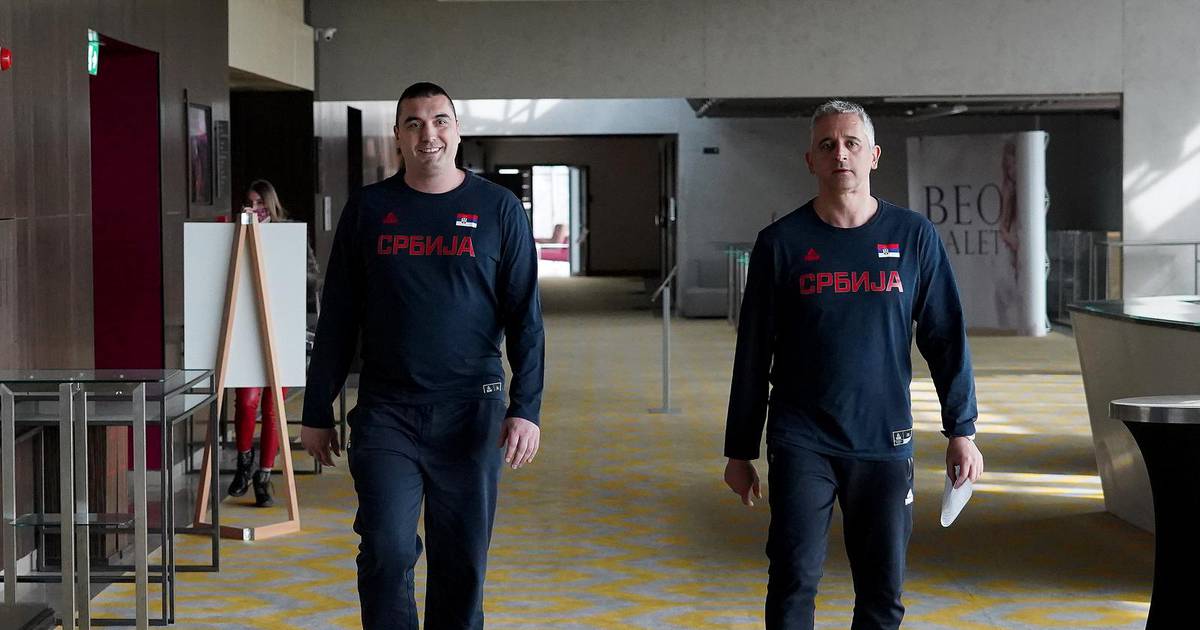 Golden State släpper tröjor för att hedra Milojevic, Curry uttrycker önskan att uppleva Belgrad på egen hand.