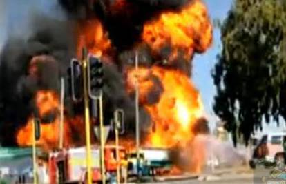 Hrvat iz Pertha snimio je požar i eksploziju cisterne