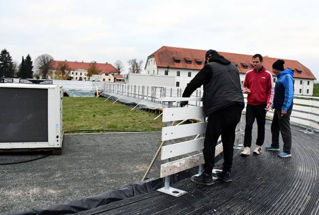 FOTO Slavonski Brod oblači svoje božićno ruho: Priprema grada za blagdansko ozračje