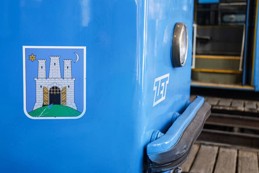 Zagreb: Tramvaj ZET-a koji vozi već pola stoljeća