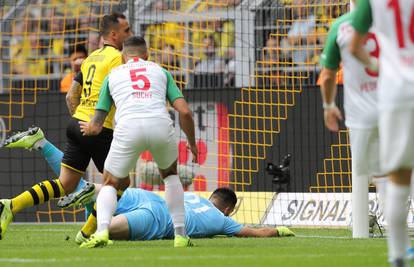 Borussia primila gol pa razbila Augsburg, Hummels se vratio
