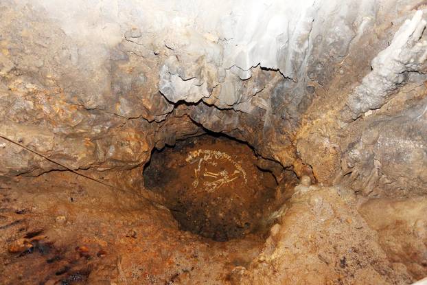 Baraćeve špilje su zaštićeno krajobrazno područje u općini Rakovica