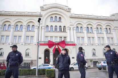 FOTO Stigla dojava o bombi u Gradskoj upravi Banja Luke: Evakuirali sve, blokirali promet