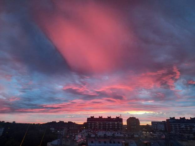 GALERIJA 'Ovako nešto nikad nisam vidio': Pogledajte nebo iznad Zagreba prije oluje...