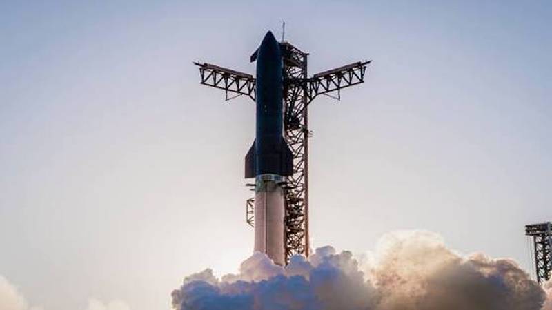 Gledajte uživo: Spacex-ova 'najmoćnija raketa ikad' na prvom letu u orbiti oko Zemlje