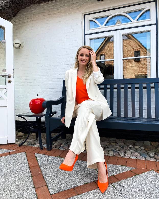 FOTO Napravila gaf uživo koji je obišao Europu. Atraktivna TV voditeljica ljubi Kovačeva šefa