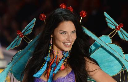 FOTO Adriana Lima šokirala je 'novim licem': Ovako se ona mijenjala tijekom godina...