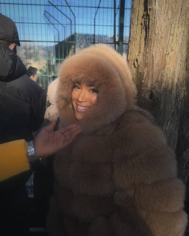 Zvijezda Galatasaraya kaže da mu izgled nije bitan. Pogledajte kako izgleda njegova djevojka