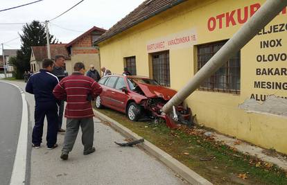 Zabio se u banderu: Smrskao auto i prošao bez ozljeda