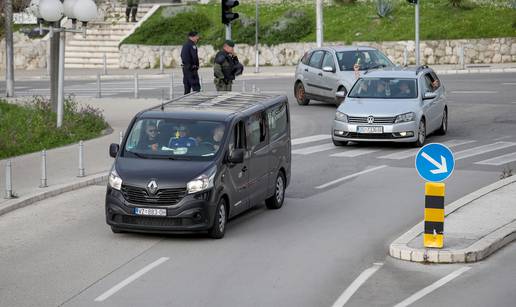 FOTO Boysi u konvoju auta stižu na Poljud. Dočekala ih policija