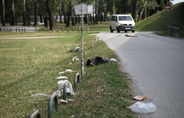 Zagreb: Nakon koncerta Thompsona još ima smeća oko Hipodroma