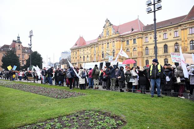 Zagreb: "Adventski prosvjed" prosvjetnih djelatnika