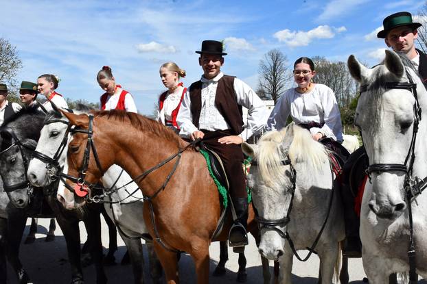 U Velikoj Kopanici održana manifestacija Uskrsno jahanje 