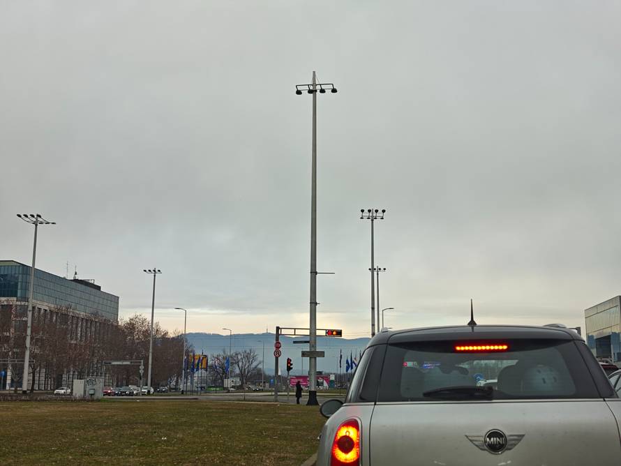 FOTO Isprobali smo Xiaomi 17 Ultra: Fotić koji želi biti telefon