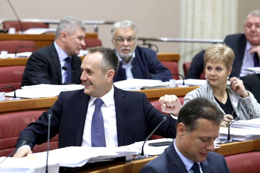 HNS i HSS u Saboru protiv poreza na nekretnine do 2018.