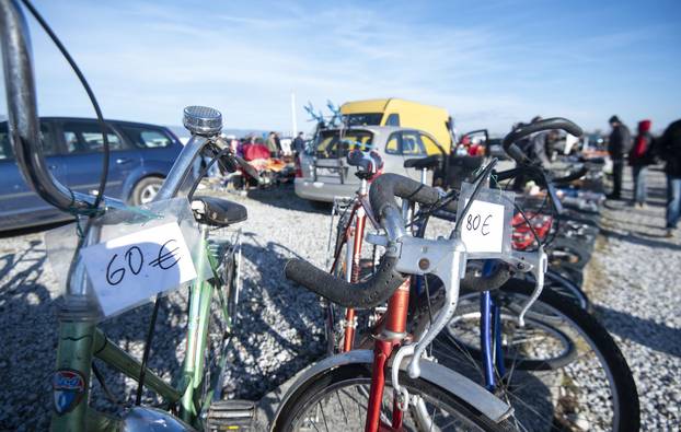 Zagreb: Prodavači i kupci na sajmu Jakuševec od danas uz kune koriste i eure