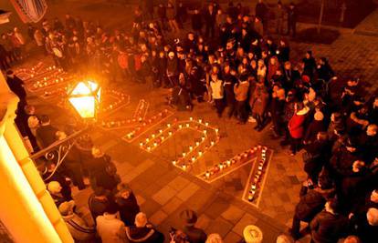 Uvijek će ga se sjećati: Diljem zemlje gore svijeće za Vukovar