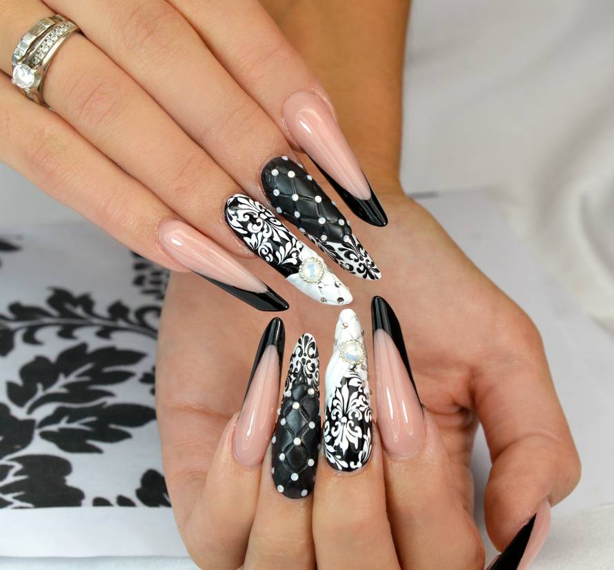 'Pitaju me kako s tim noktima brišem stražnjicu nakon nužde'