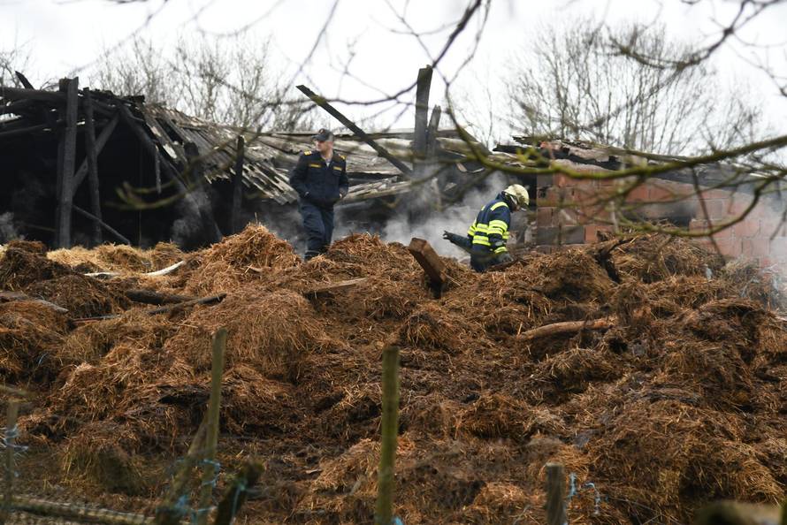 U požaru u Ivanovu Selu izgorio OPG